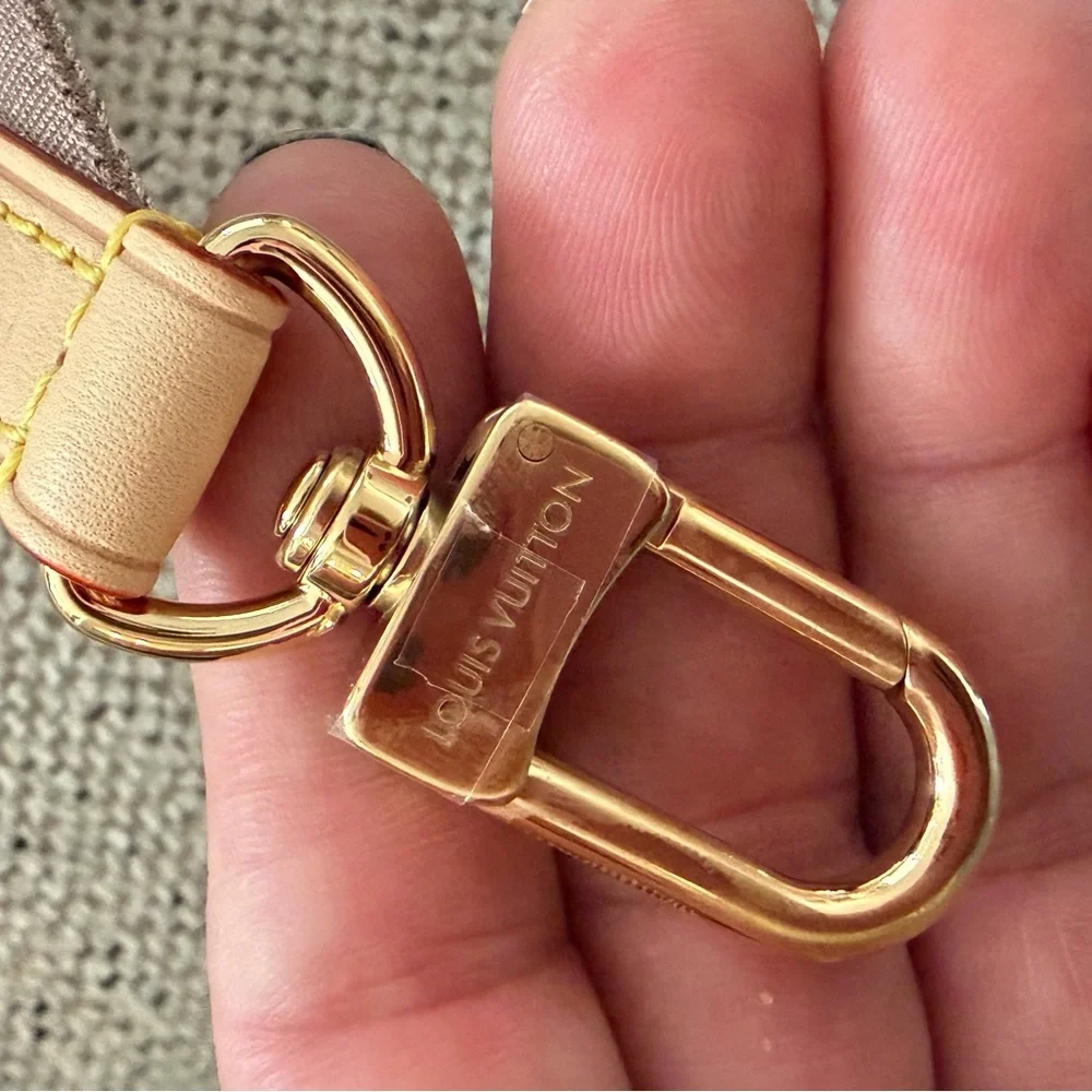 Louis Vuitton Bandouliere Strap for speedy 20. - Picture 9 of 11